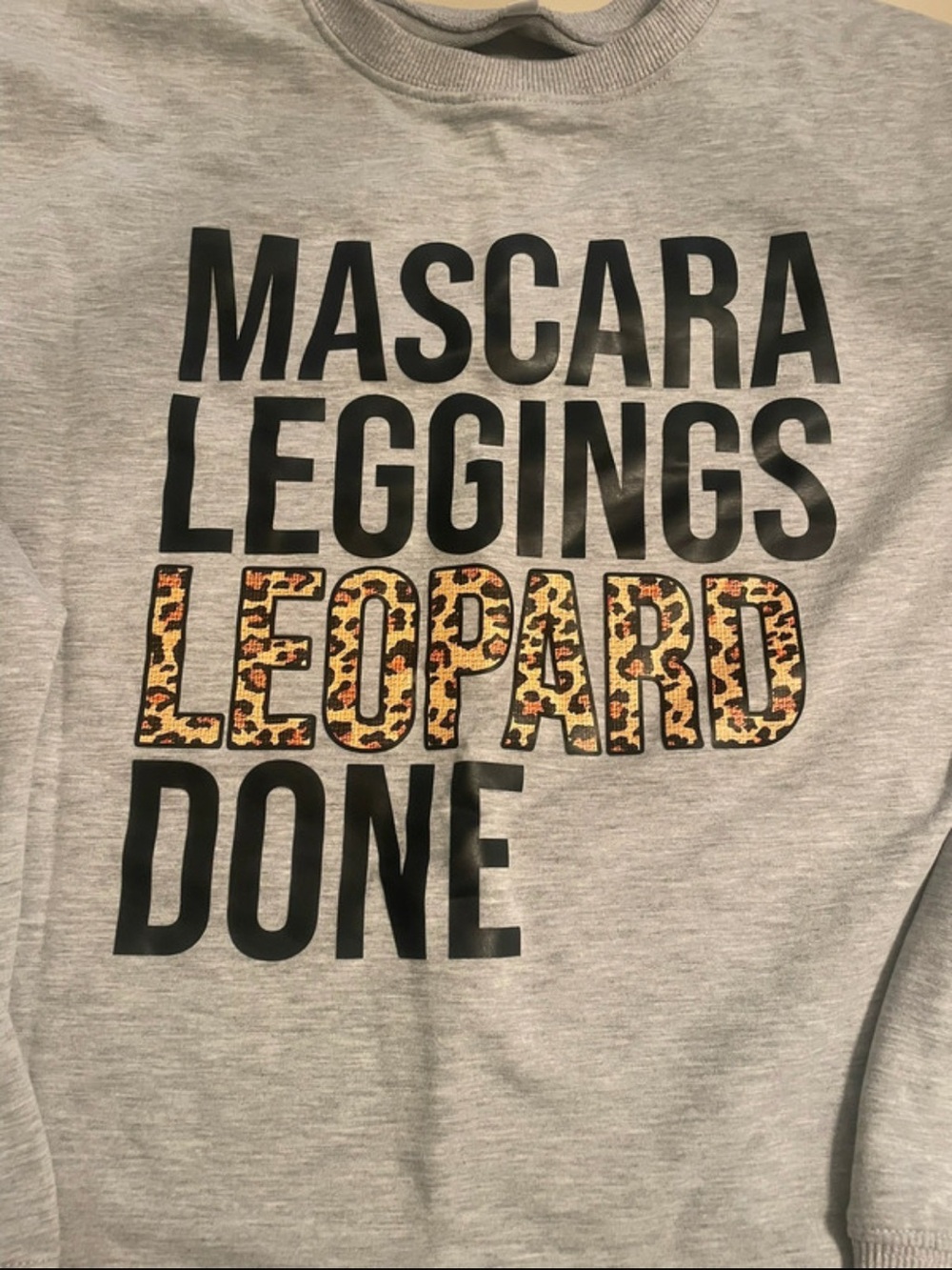 Mascara Leggings Leopard Done Graphic Sweatshirt M
